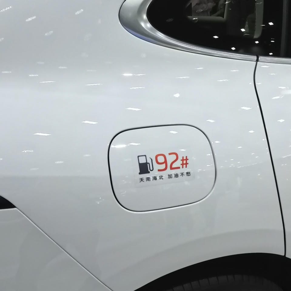 智己LS6竖(2)_cr960.jpg